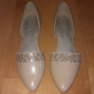 ANNE KLEIN SPORT POINTED TOE BEIGE FLATS